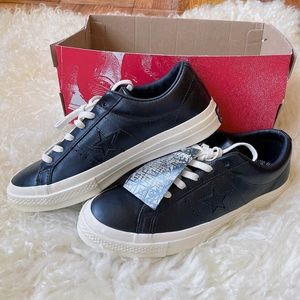 Converse one star leather sneaker unisex Men size 6 women size 8